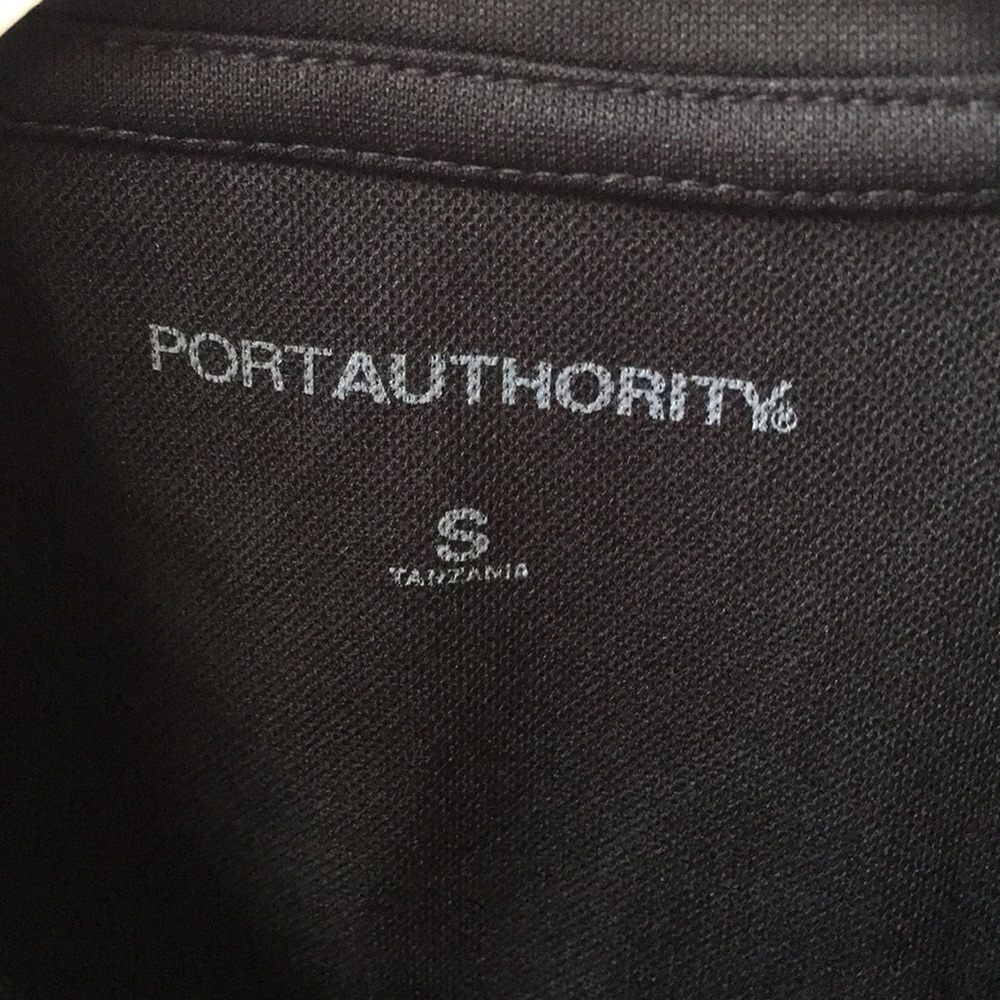 Black polo. Unisex. Size small - Picture 2 of 3